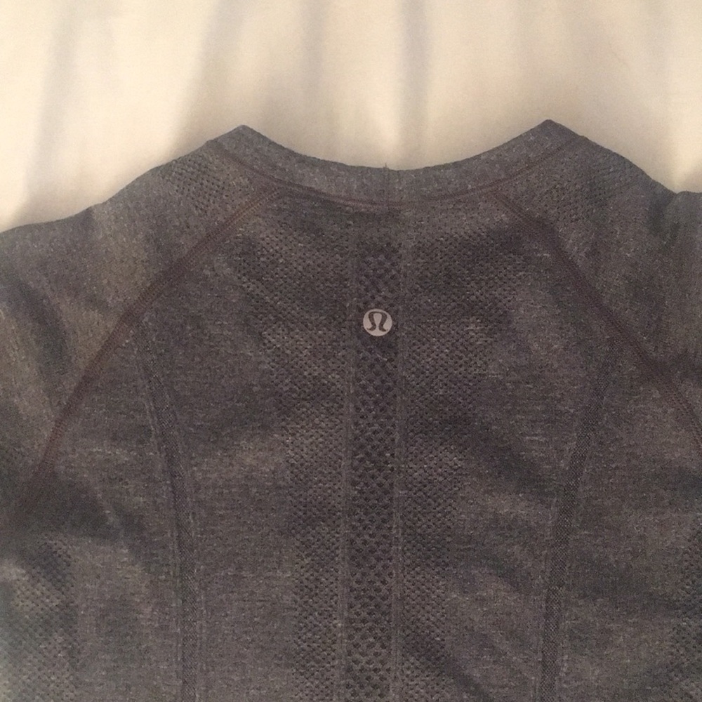 Women’s Lululemon Athletic grey shortsleeve tee